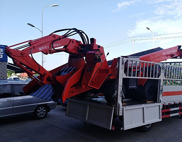 永力通扒渣機(jī)發(fā)車(chē)
